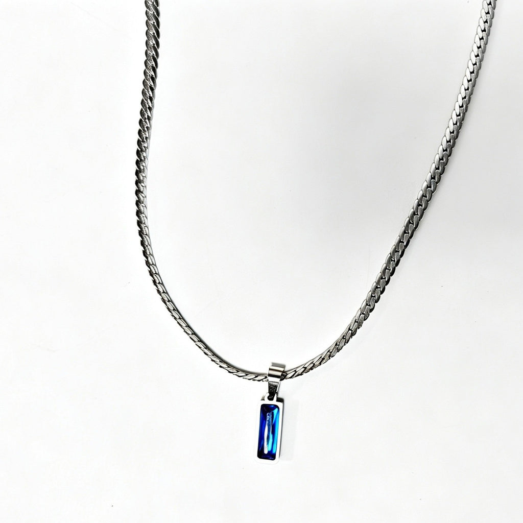 Zircon Embossed Geometric Necklace