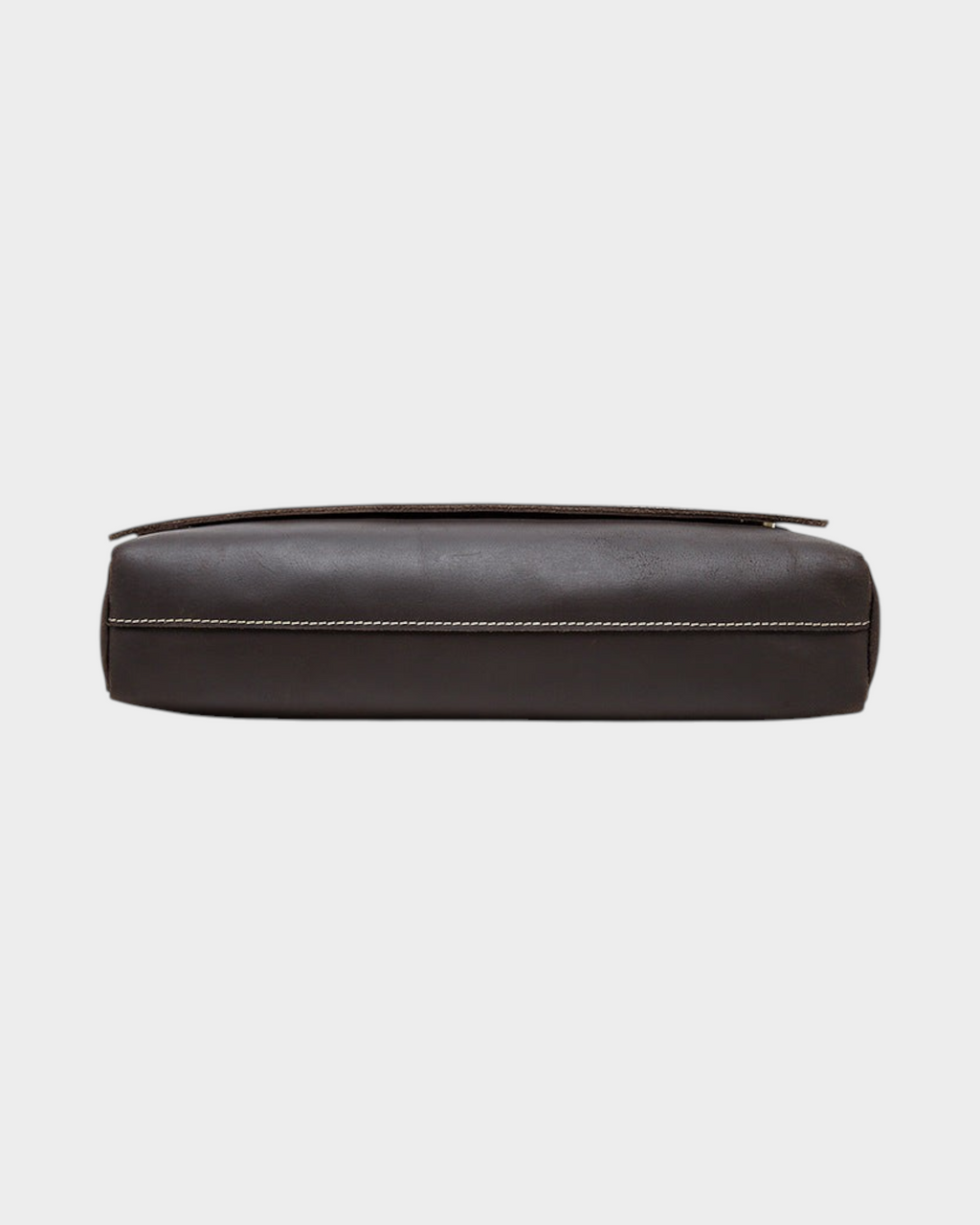 SIEVRA Patina messenger bag Crazy Horse leather texture detail